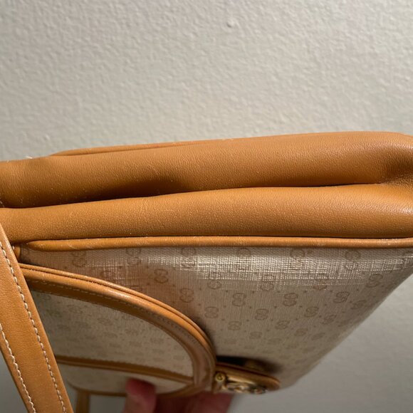 Authentic VINTAGE GUCCI Micro GG Monogram Crossbody - Picture 8 of 16